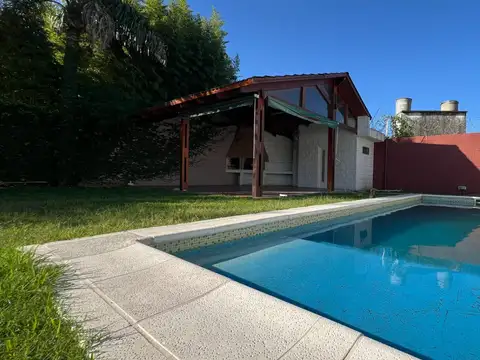 Casa en Venta con 2 cocheras