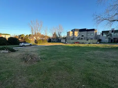 Camino Belgrano e/ 516 y 517