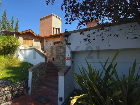 CASA EN VENTA EN CHACRAS DE CORIA
