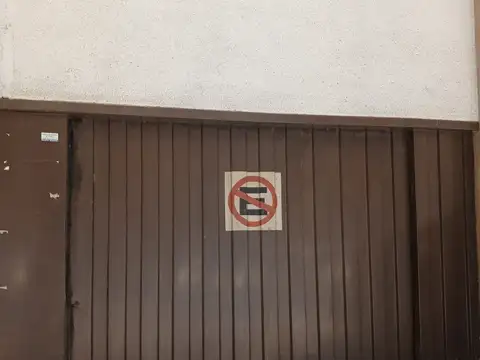 Cocheras cerradas -Corrientes 2179