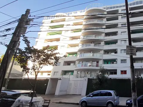 ESTUPENDO DTO. C/COCHERA Y BALCON EN EXTRAORDINARIO EDIFICIO