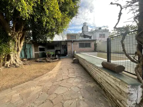 CASA 4DORMI VENTA PERMUTA LA FLORIDA PILETA