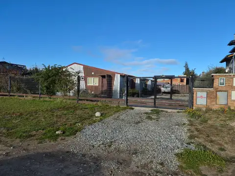 Hermosas cabañas dos ambientes, en planta baja, con entrada pasante de autos y patio.