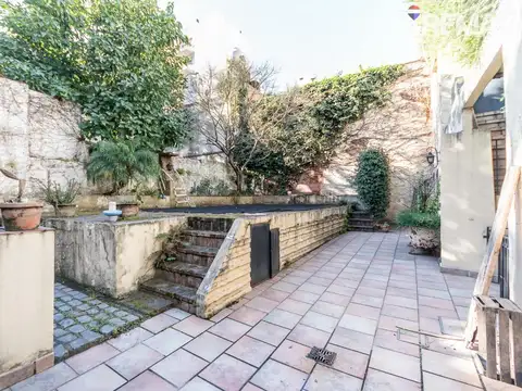 Casa 8 ambientes con 3 baños