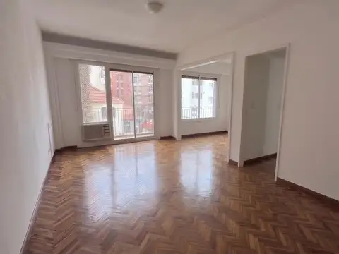 Recoleta | Buena planta, balcón corrido y vista abierta