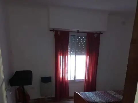 CASA CENTRICA - 3 DORM 2 BAÑOS RECICLADA - LOTE 291 M2. COCHERA - PARQUE - LOBOS -