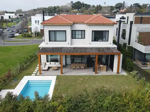 Casa en alquiler temporario en Barrio Los Cardos- Enero 2027