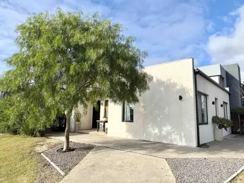 CASA 4 AMBIENTES BARRIO PRIVADO LAGUNA AZUL