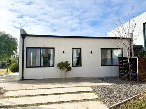 Casa en Venta en Laguna Azul, USD 135.000
