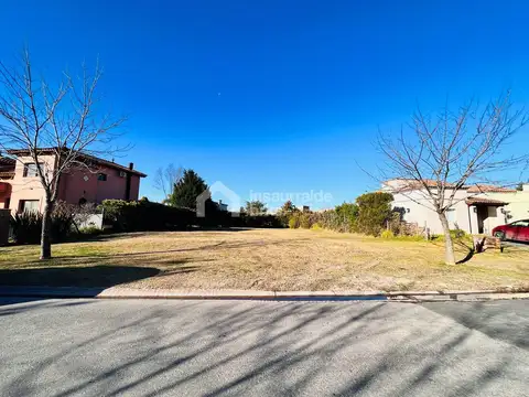 VENDO LOTE INTERNO EN BARRIO SAN ISIDRO LABRADOR!! ORIENTACION ESTE, ESCRITURADO!