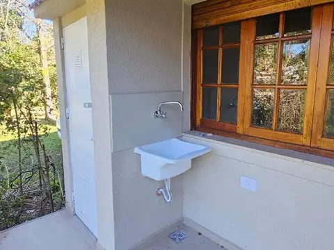 Casa con jardín y pileta en Funes