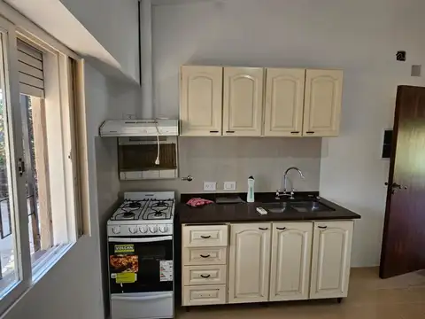 Casa con jardín y pileta en Funes