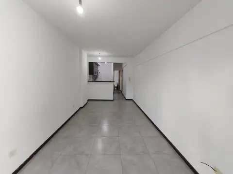 Alquiler departamento monoambiente al frente con balcón sobre calle 3 de Febrero