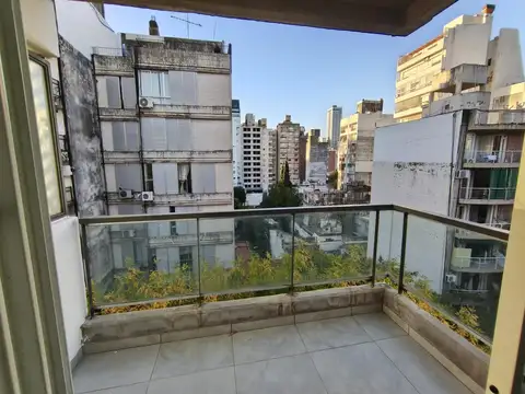 Alquiler departamento monoambiente al frente con balcón sobre calle 3 de Febrero