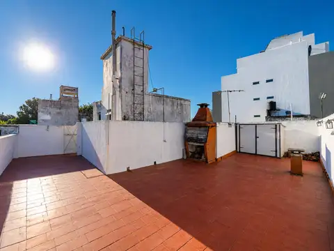 Venta PH 3 ambientes con terraza a reciclar