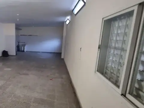 Casa con salón Comercial y Dpto Ideal Para inversión 