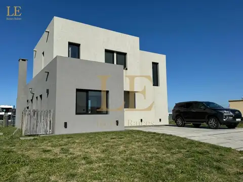 CASA A LA VENTA EN EL NAUDIR A LA LAGUNA