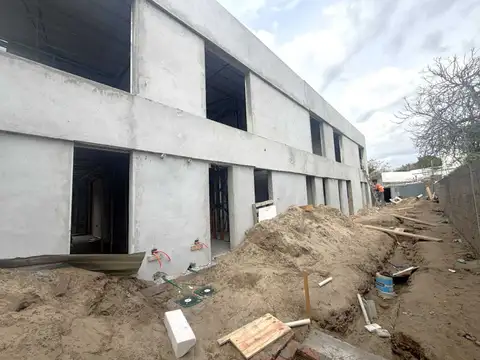VENTA CASA 2D COCHERA JARDIN CARRASCO NORTE