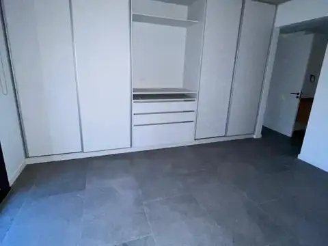Casa en Alquiler con 2 cocheras