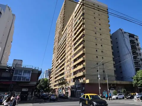 Venta Departamento 4 Ambientes  Amplio con Baulera