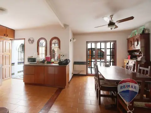 Casa en Venta con 3 cocheras