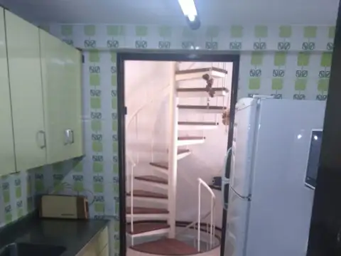 Vendo casa, OPORTUNIDAD Exc/estado, 3 dormitorios dep. de scio 3 baños/cochera para 3 autos y pileta