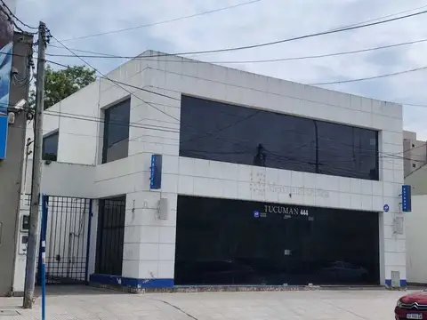 Pilar centro sobre calle Tucumán .