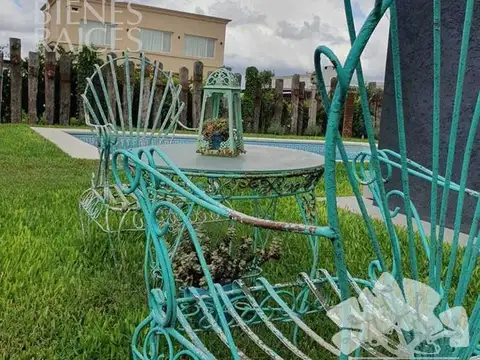 Casa en Alquiler con 1 cochera