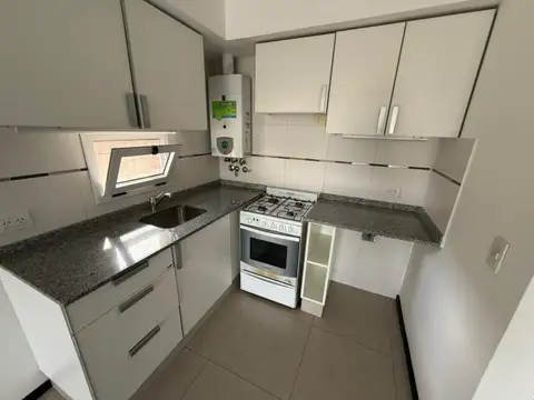 Amplio departamento de 1 dormitorio con cochera