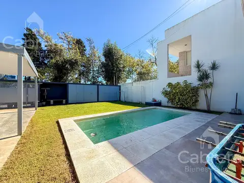 Casa en Venta con 2 cocheras