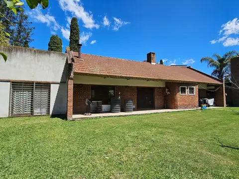 Casa en Venta con 2 cocheras
