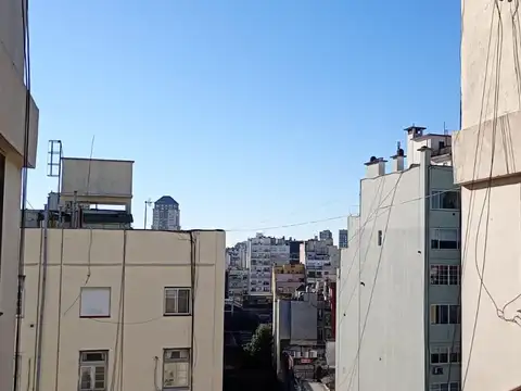 ALQUILER 2 AMB. EXCELENTE UBICACIÓN*. BAJAS EXPENSAS. LAVADERO CON PILETA. 2 PLACARES GRANDES.