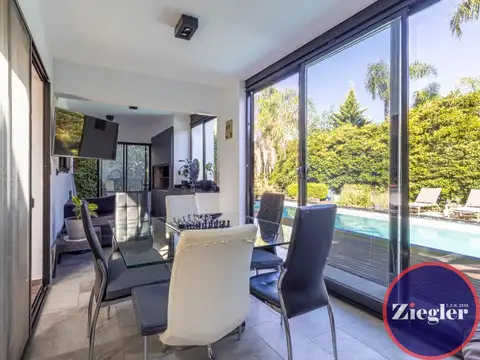 Casa en Venta con 4 cocheras
