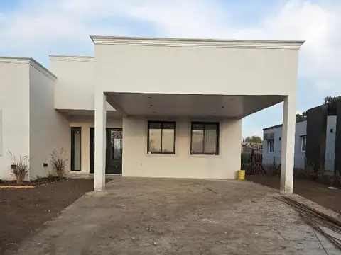 Casa 4 ambientes con 3 baños