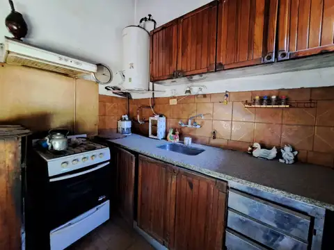 CASA EN VENTA  3 AMBIENTES  LOTE 630 m²  MORENO.