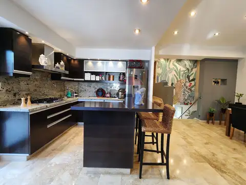 VENTA CASA 5 AMB C/PILETA EN QUILMES