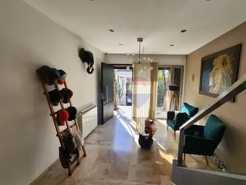 Casa 5 ambientes con 3 baños
