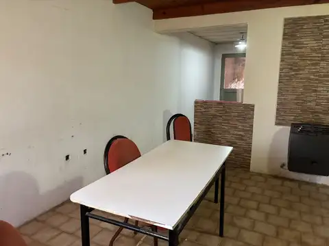 Casa 7 ambientes con 2 baños