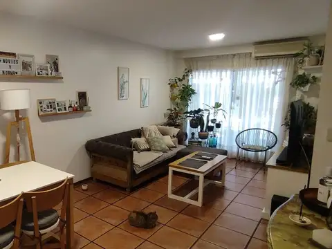 Venta impecable 3 amb con patio y 2 cocheras