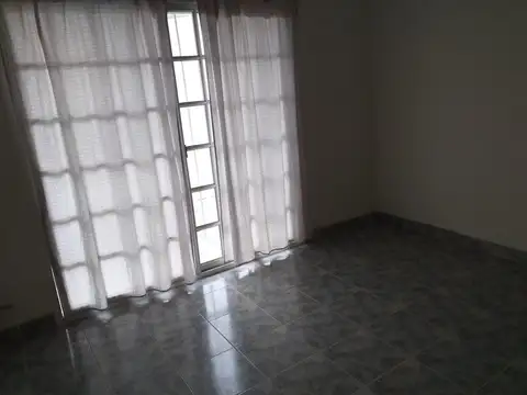 VENTA CASA DE DOS PISOS EXCELENTE