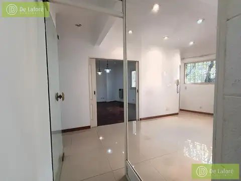 ALQUILER - Oficina de 4 ambientes en San Isidro en excelente ubicación. Solo para uso Profesional.