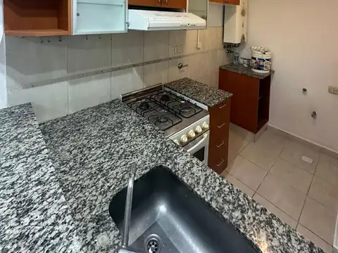 1 De Mayo 2000, Piso 1°