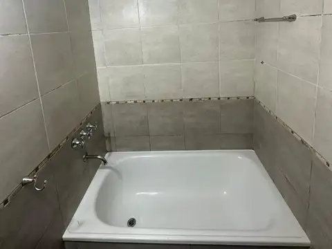 1 De Mayo 2000, Piso 1°