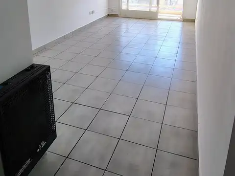 Departamento dos dormitorios al frente con balcón