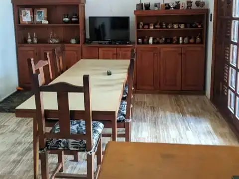 Casa 5 ambientes con 3 baños