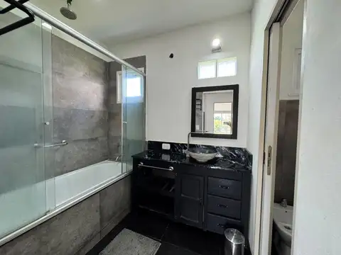 Casa 6 ambientes con 3 baños