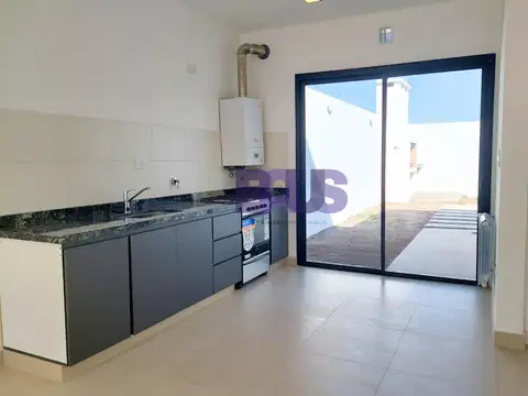 Casa 3 ambientes con 1 baño