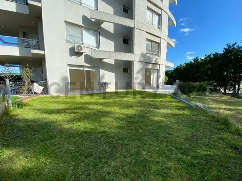 Departamento tipo casa de 3 ambientes con parque propio en El Palmar Nordelta
