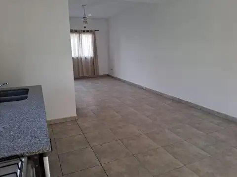 Casa en Alquiler con 2 cocheras