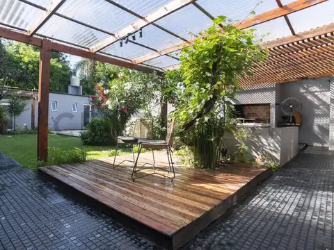 CASA EN VENTA  EN LA PLATA DE 3 DORMITORIOS PARQUE Y PILETA